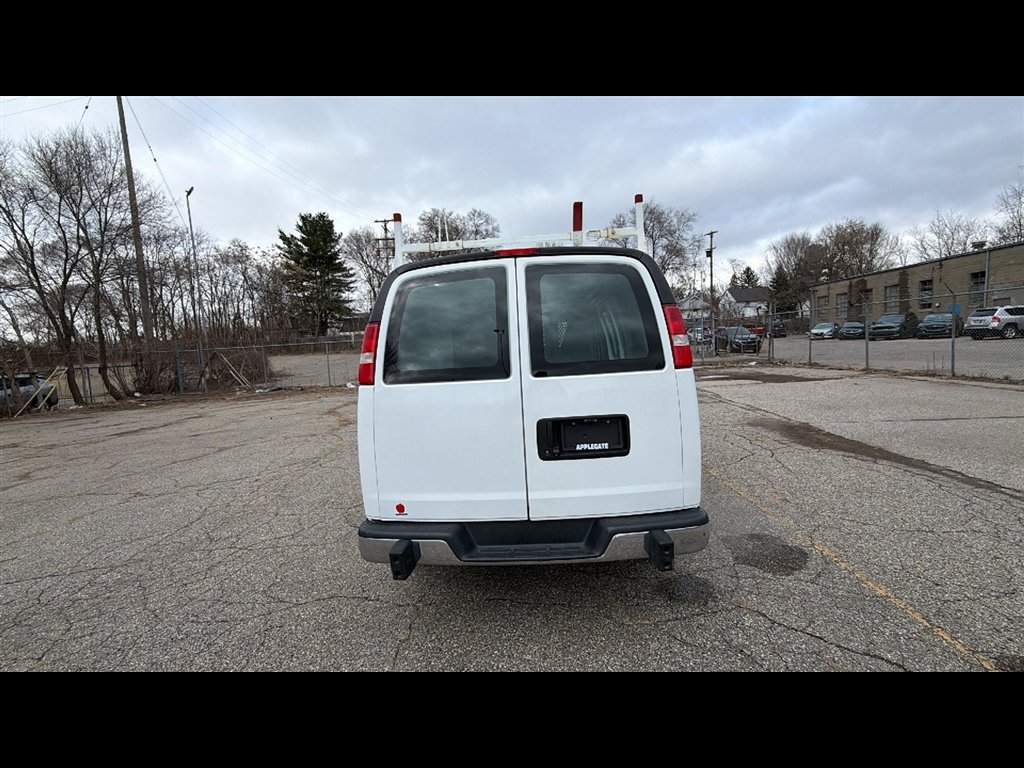 Used 2018 Chevrolet Express 2500 w/ Driver Convenience Package RWD image 21