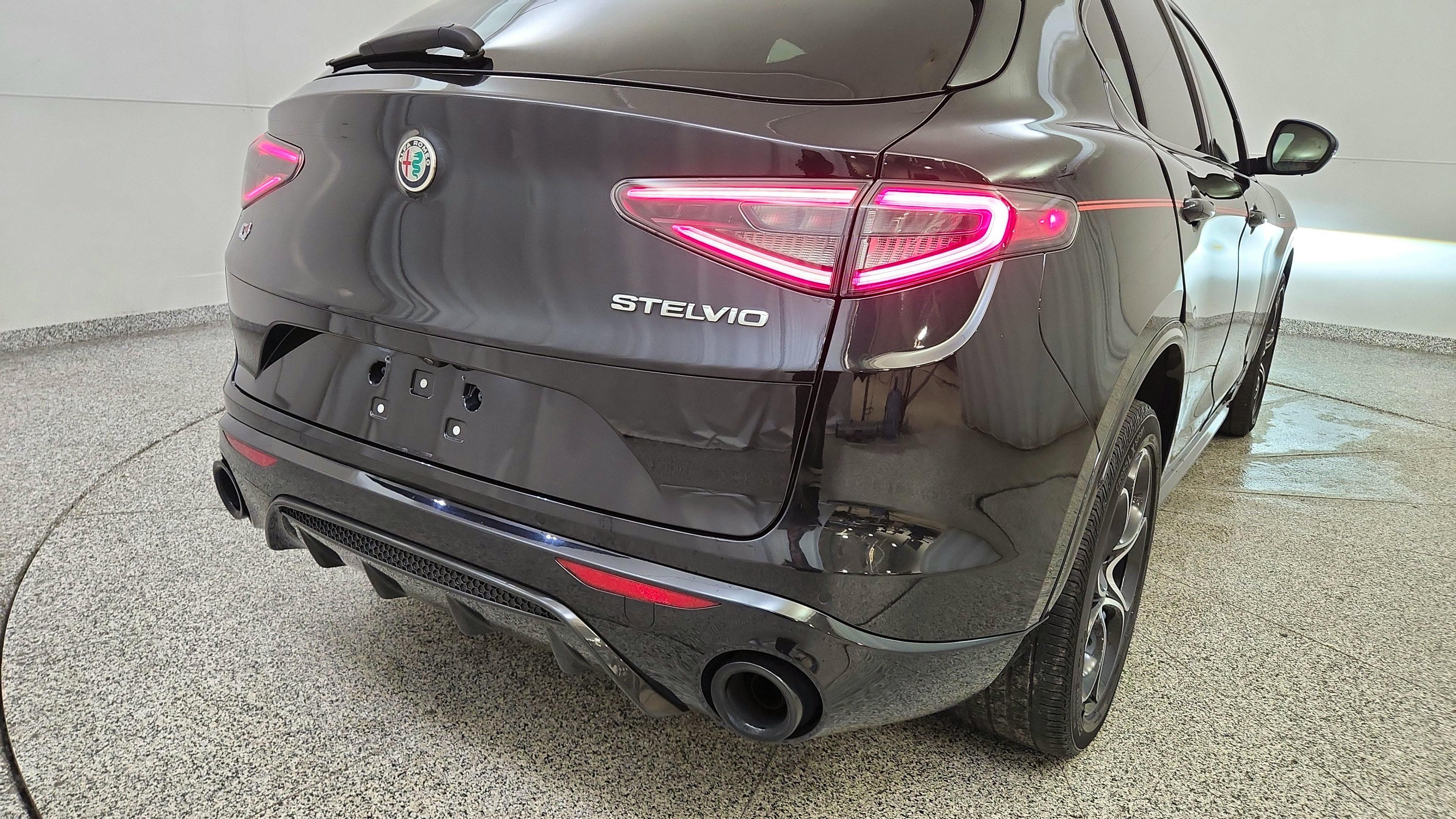 Used 2024 Alfa Romeo Stelvio Veloce AWD/4WD image 30