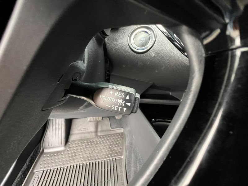 Used 2021 Toyota C-HR XLE FWD image 32