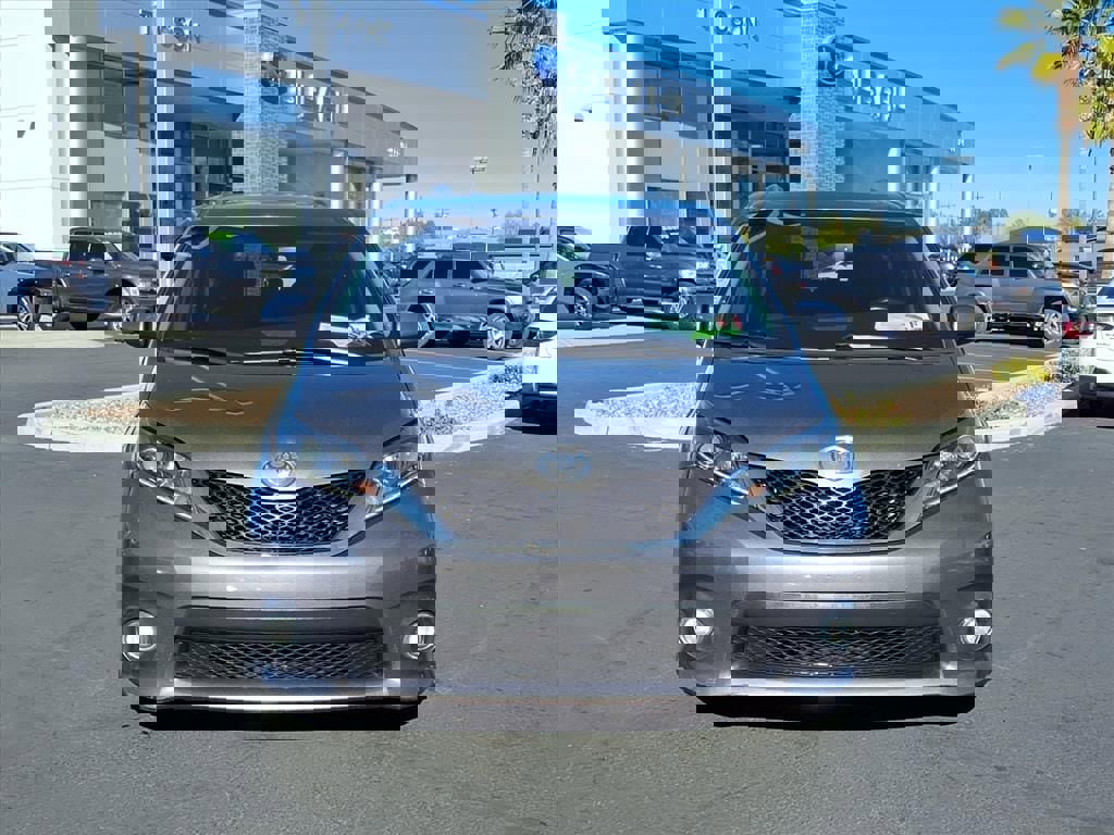 Used 2016 Toyota Sienna L image 10