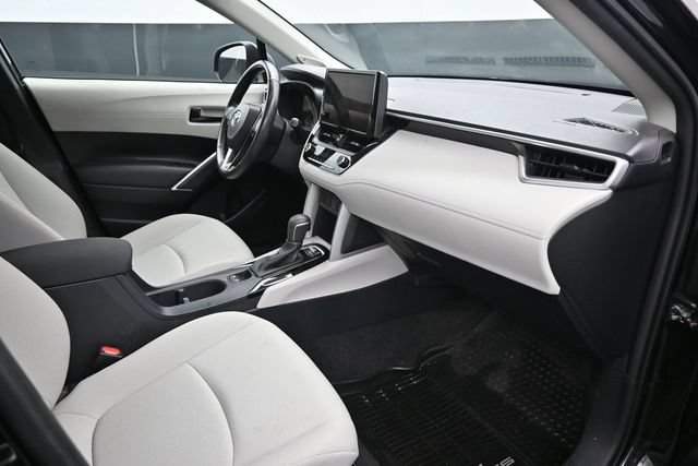 Used 2023 Toyota Corolla Cross LE w/ Moonroof Package AWD/4WD image 19