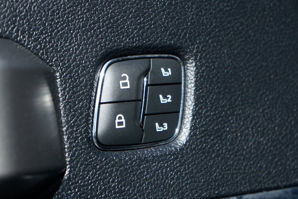 Used 2020 Ford F350 Lariat AWD/4WD image 19