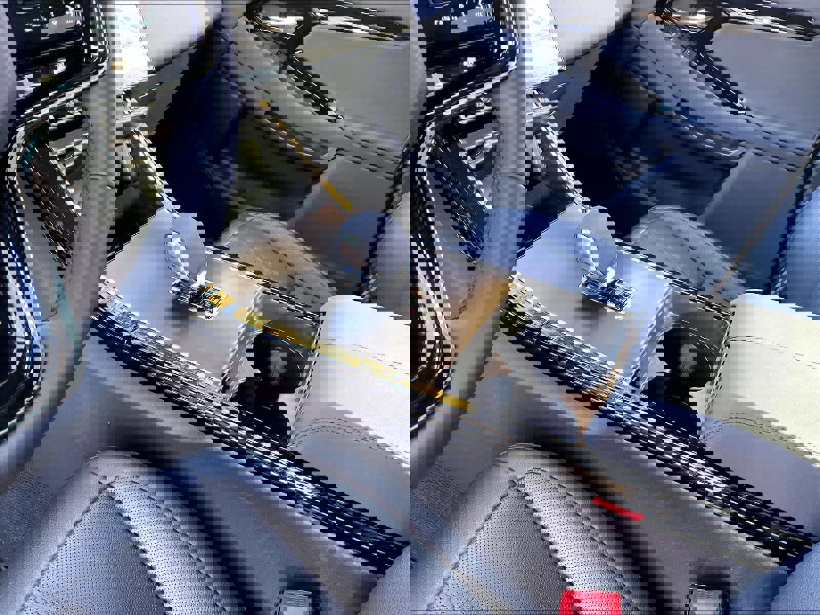 Used 2026 Land Rover Range Rover Evoque Dynamic SE image 18