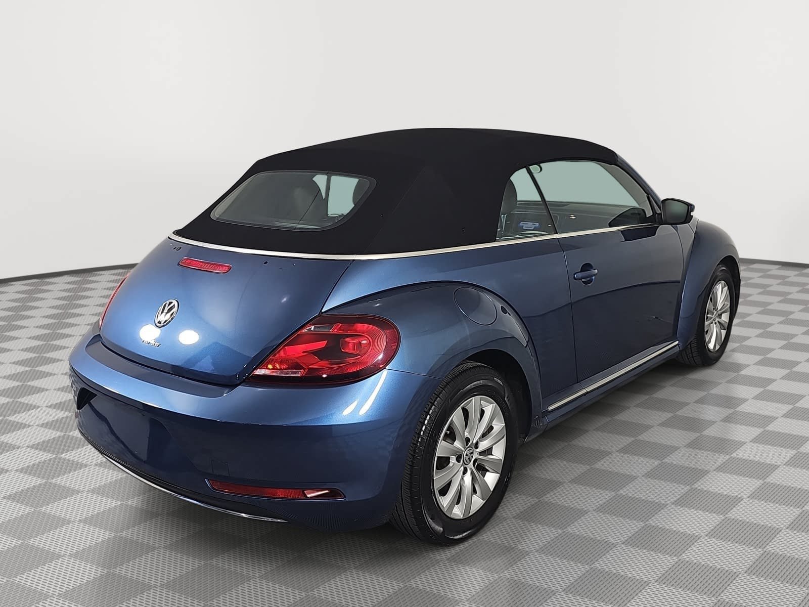 Used 2019 Volkswagen Beetle 2.0T S FWD image 8