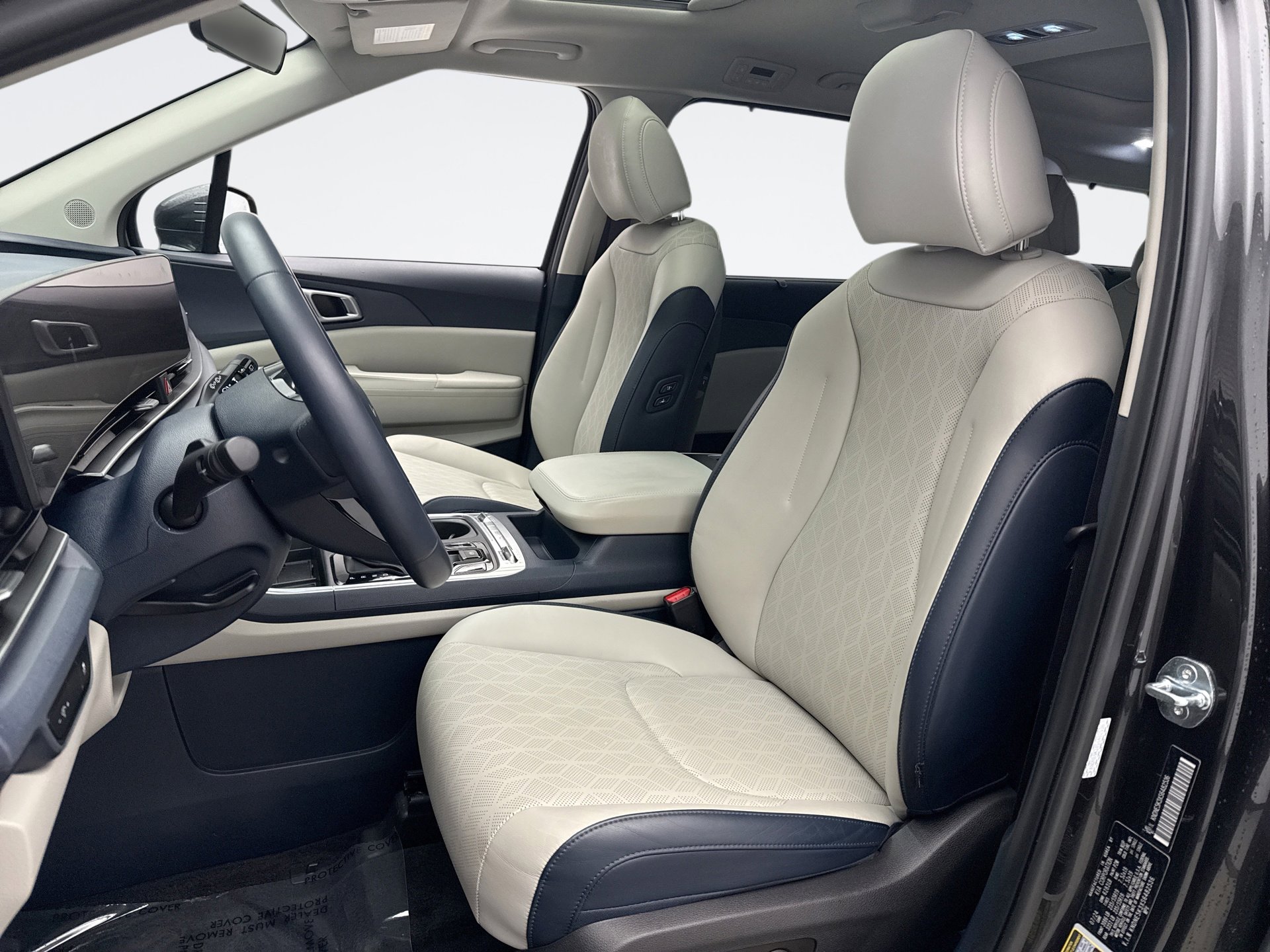 Used 2025 Kia Carnival SX image 11