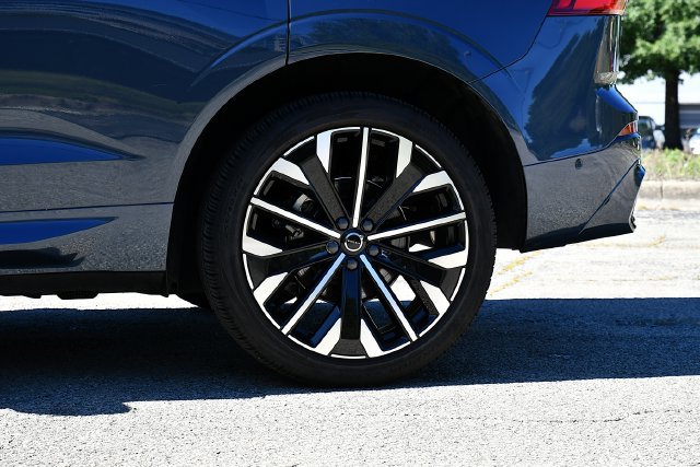 Certified 2026 Volvo XC60 B5 Ultra AWD/4WD image 11