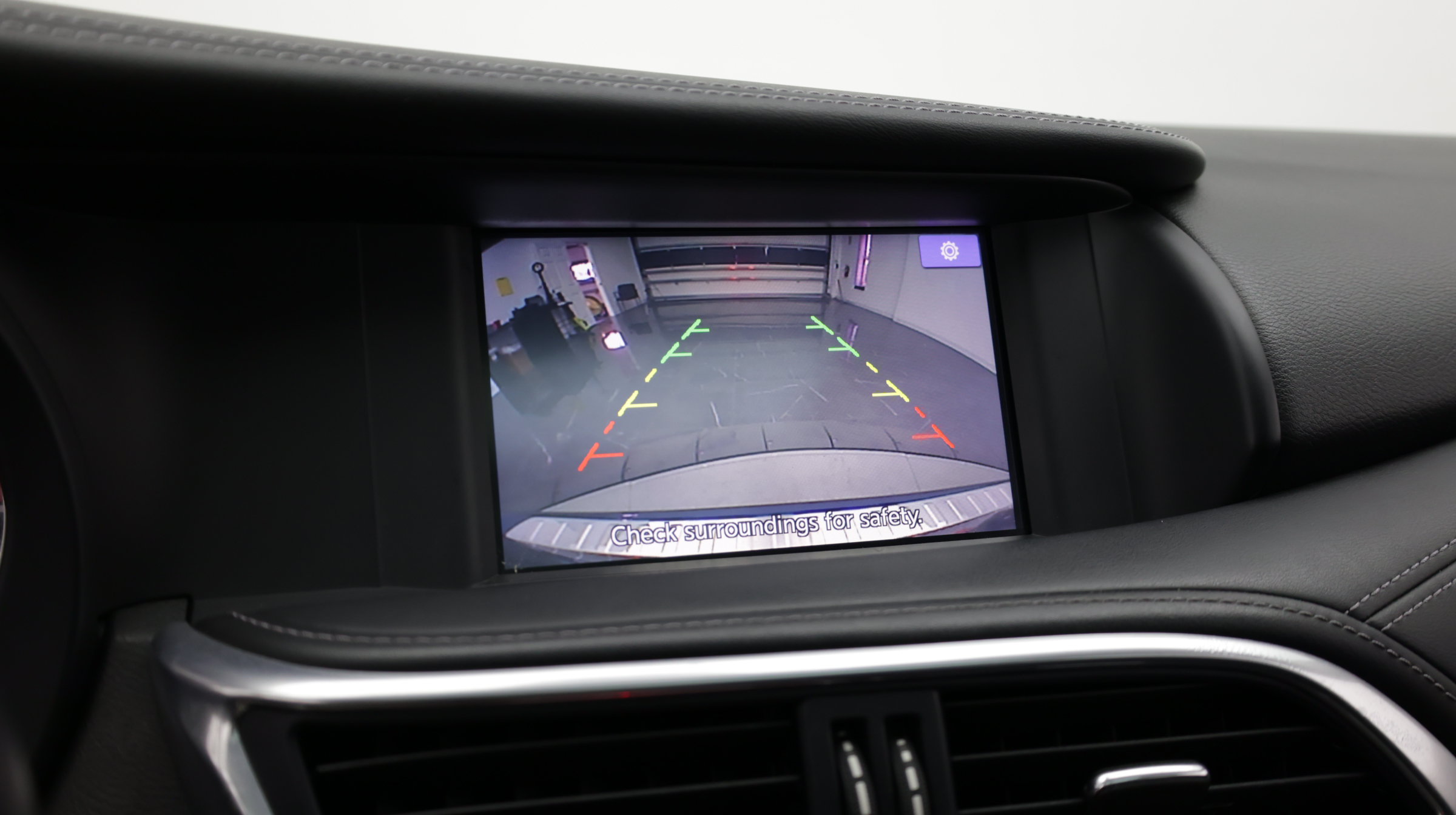 Used 2018 INFINITI QX30 Premium w/ Navigation Package FWD image 23