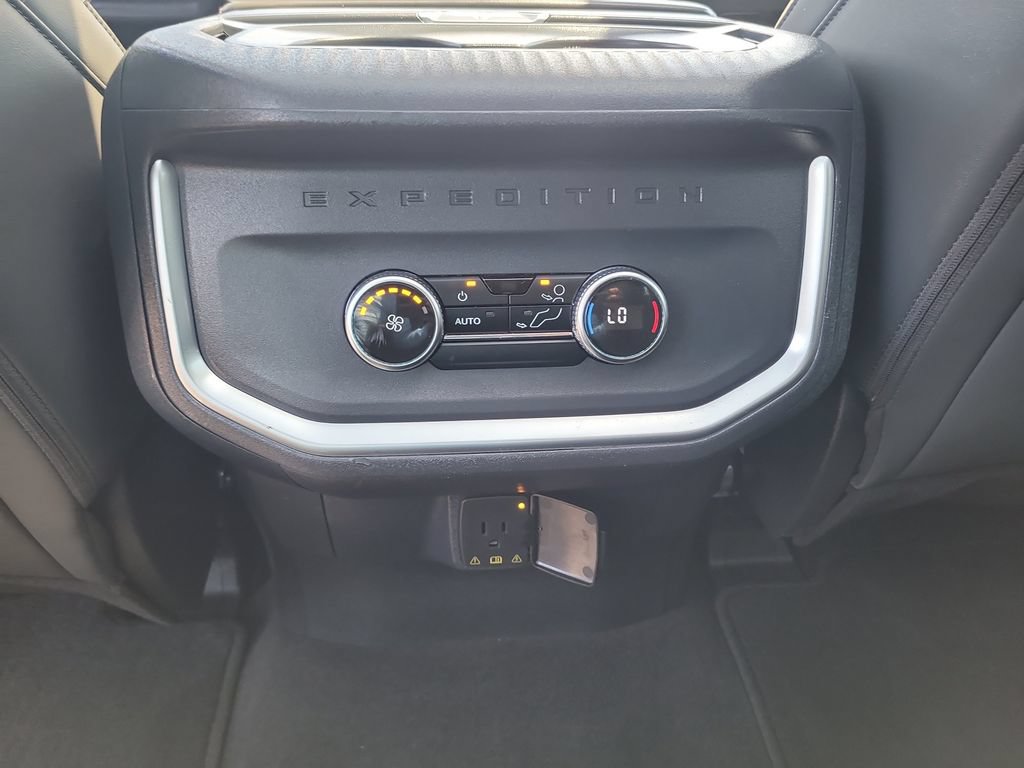 Used 2025 Ford Expedition Active AWD/4WD image 16