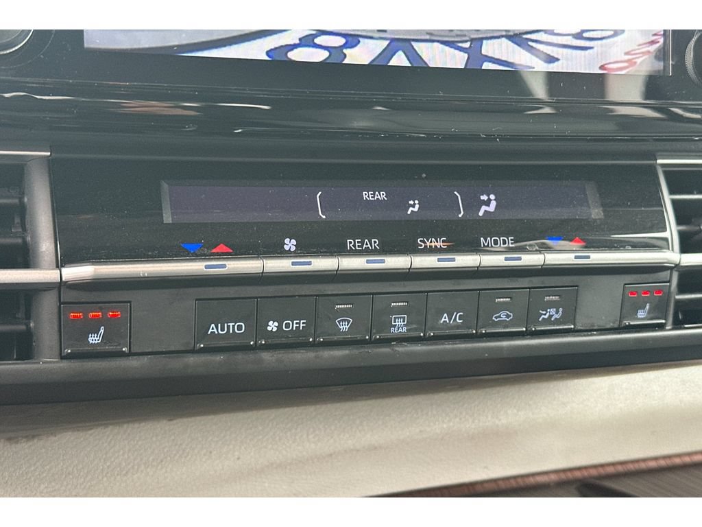 Used 2021 Toyota Sienna XLE FWD image 23