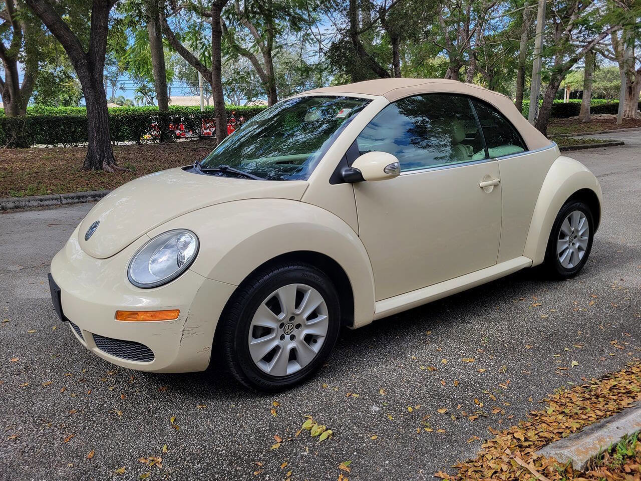 Used 2008 Volkswagen Beetle S image 3