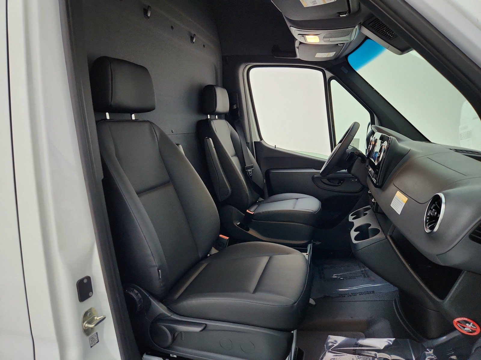 New 2025 Mercedes-Benz eSprinter 170 Cargo image 19