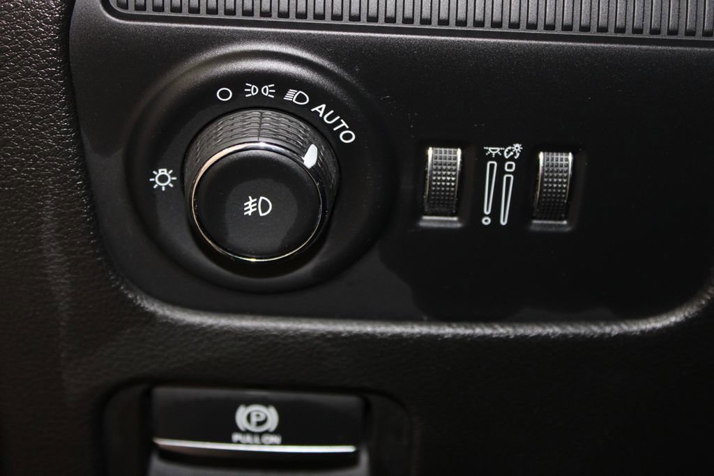 Used 2025 Jeep Wagoneer L Series II w/ 8-pass Seating Package image 48