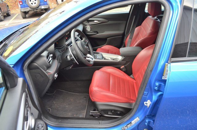 Used 2024 Dodge Hornet R/T Plus w/ Tech Pack Plus w/o Parking image 17