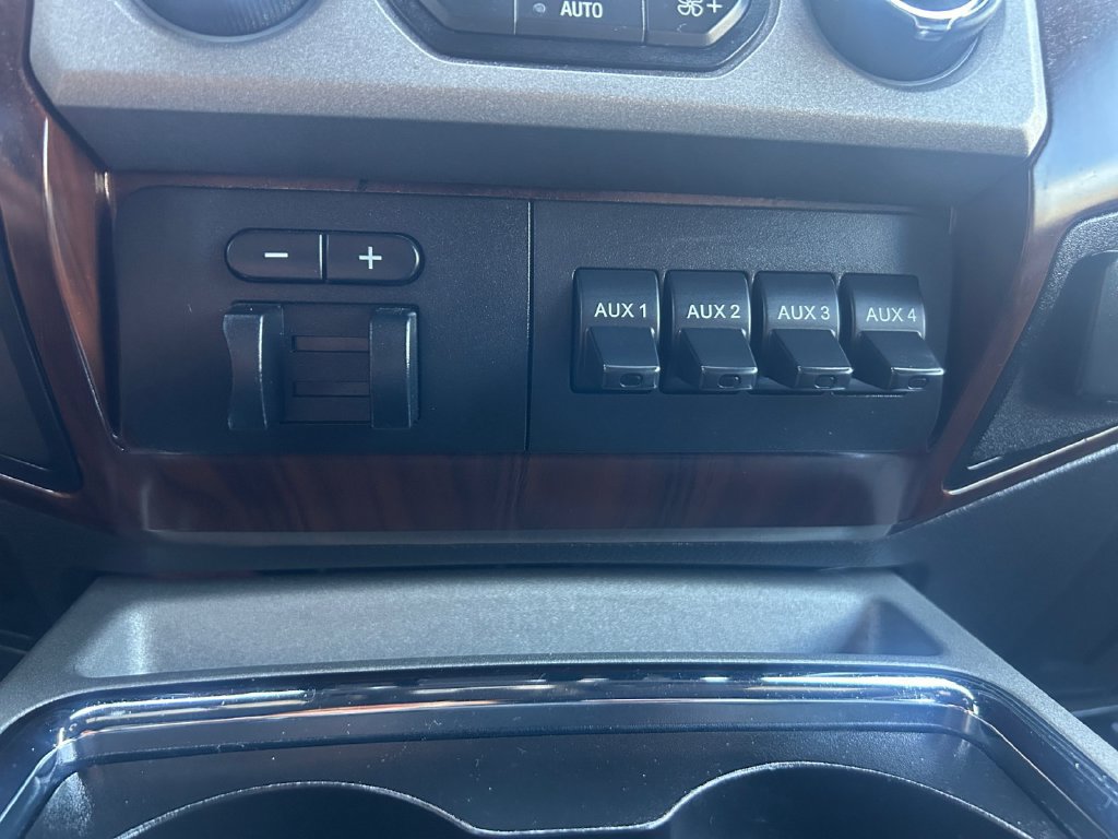 Used 2014 Ford F250 Lariat w/ Lariat Interior Package AWD/4WD image 10