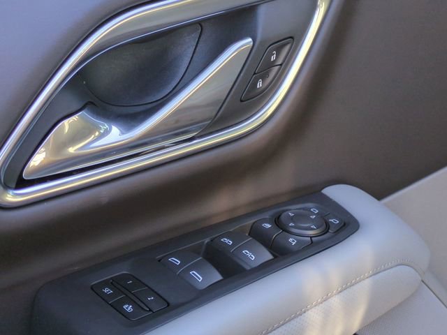 Used 2023 GMC Yukon XL SLT w/ SLT Luxury Package image 13