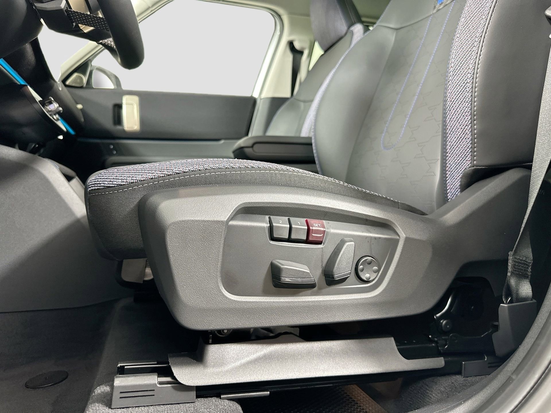 New 2025 MINI Cooper Countryman S w/ Comfort Package Max image 18