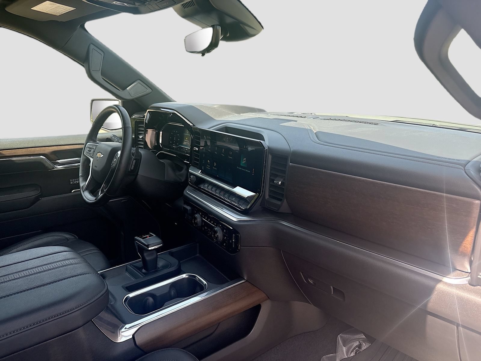 Used 2024 Chevrolet Silverado 1500 High Country w/ Technology Package AWD/4WD image 30