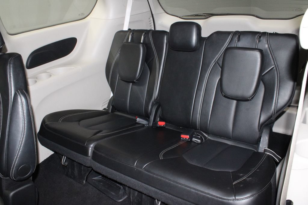 Used 2024 Chrysler Pacifica Touring-L FWD image 22