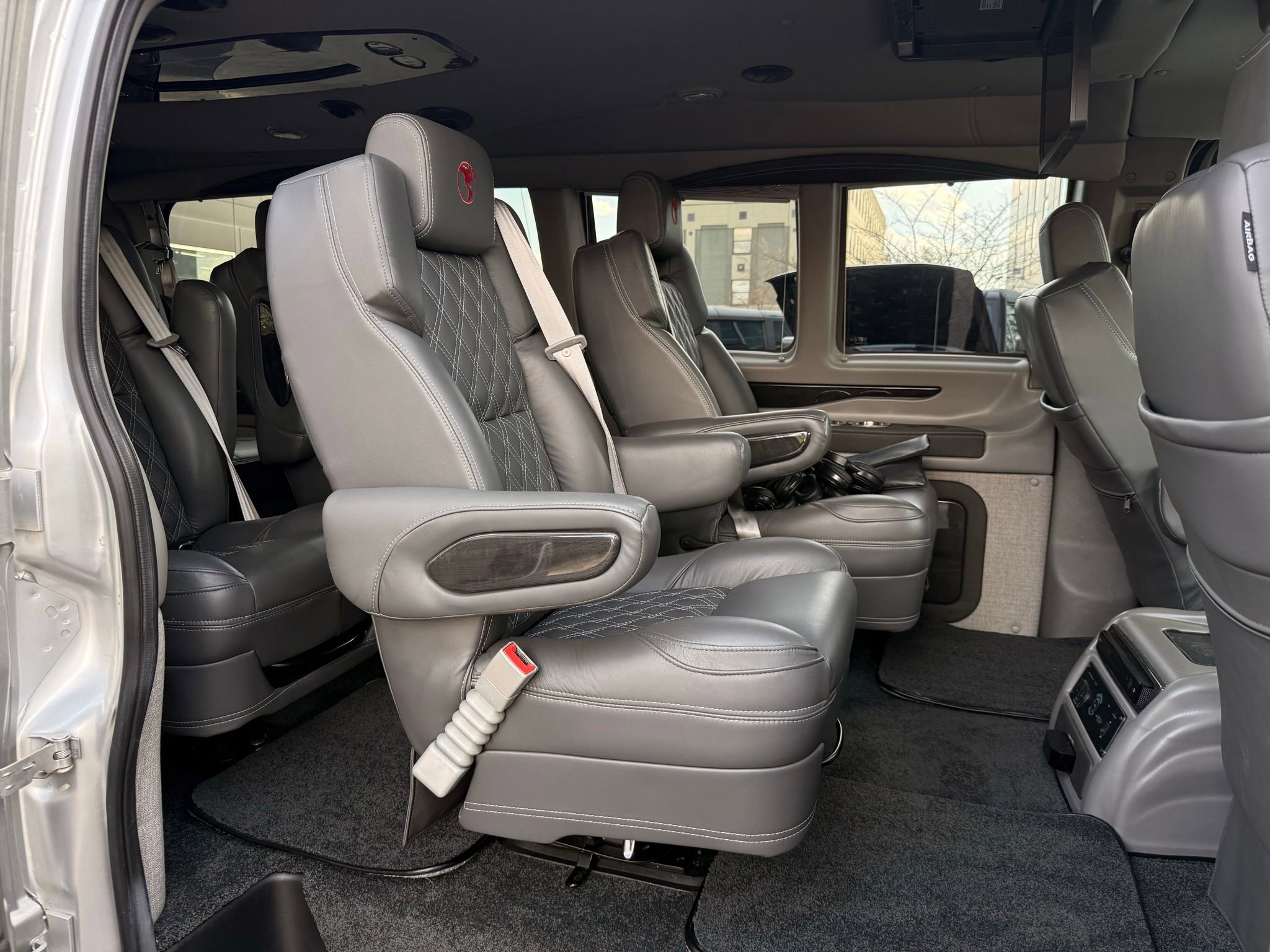 Used 2023 Chevrolet Express 2500 Extended image 29