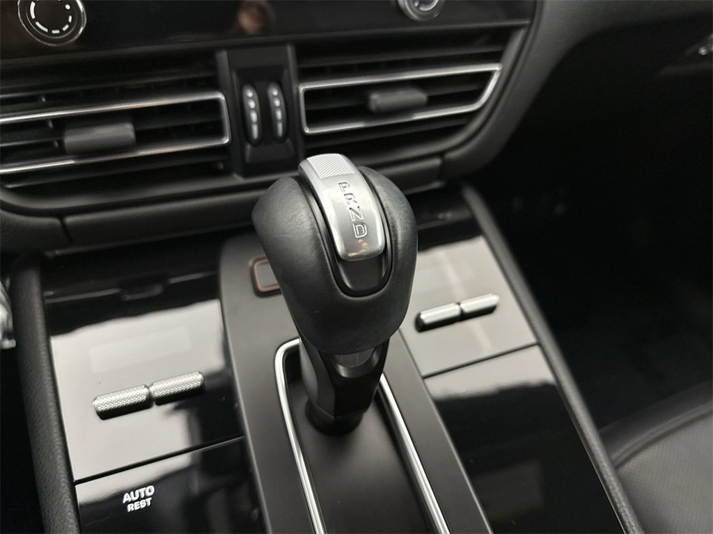 Certified 2023 Porsche Macan Turbo image 33