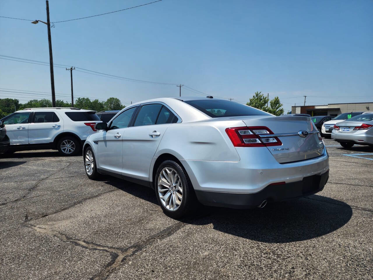 Used 2019 Ford Taurus Limited image 5
