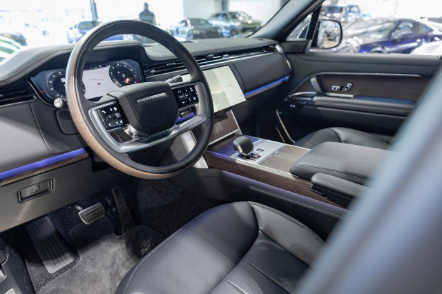 Used 2025 Land Rover Range Rover Autobiography image 29