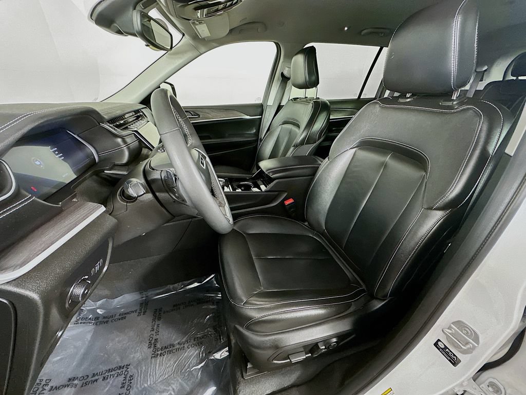 Certified 2023 Jeep Grand Cherokee L Limited w/ Black Appearance Package AWD/4WD image 32