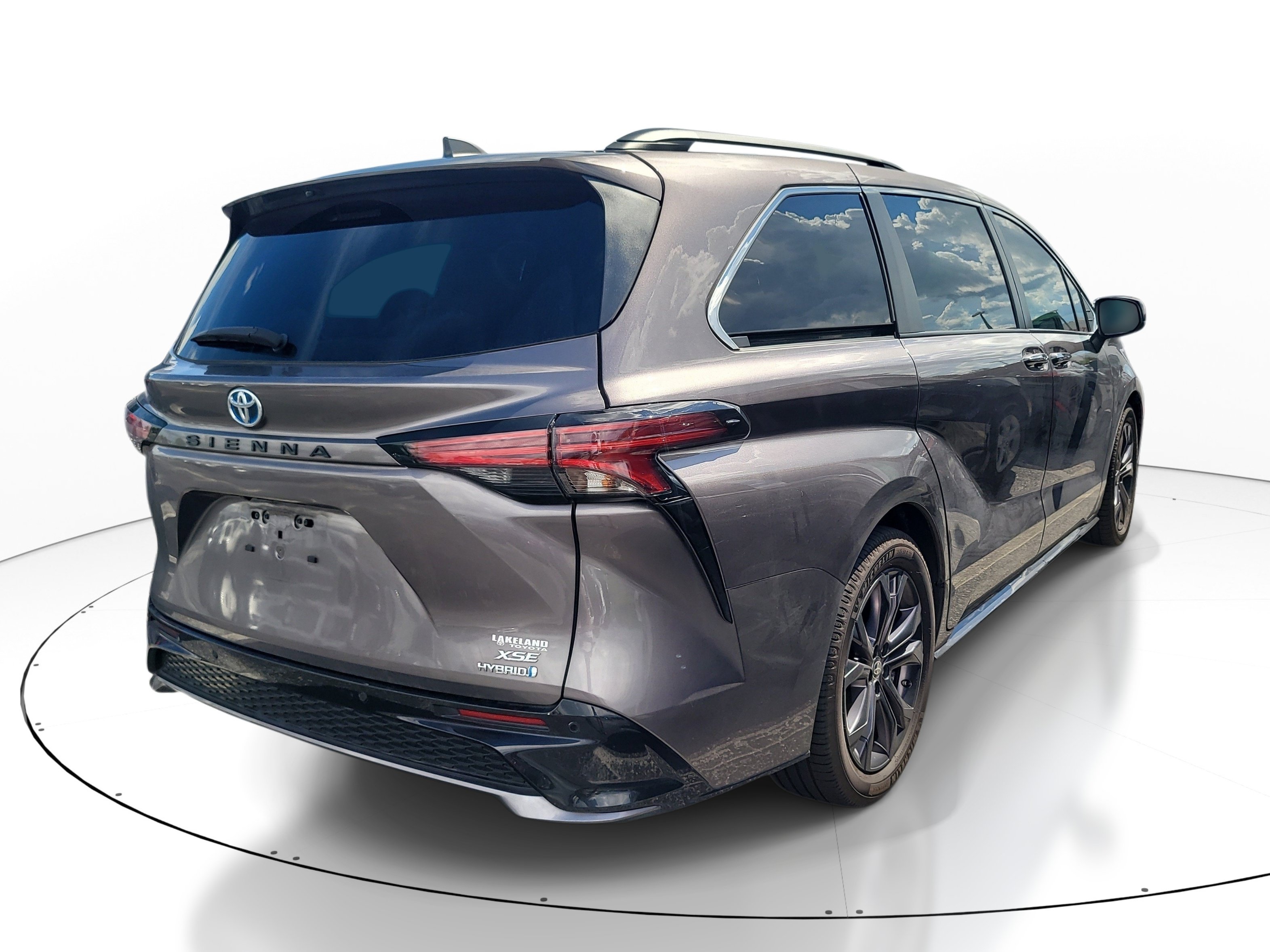 Used 2022 Toyota Sienna XSE FWD image 7