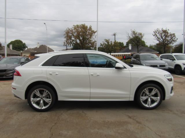 Used 2022 Audi Q8 Premium image 5