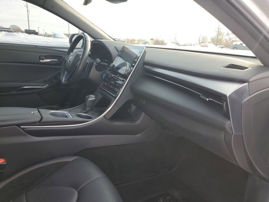 Used 2022 Toyota Avalon XSE image 29