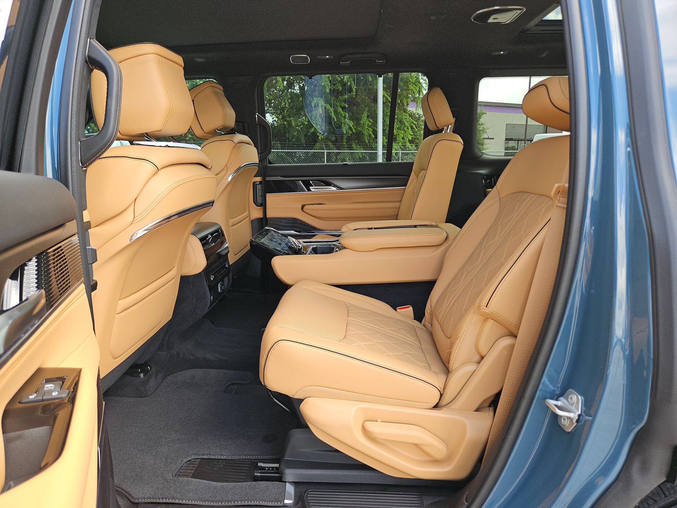 New 2026 Jeep Grand Wagoneer Summit AWD/4WD image 13