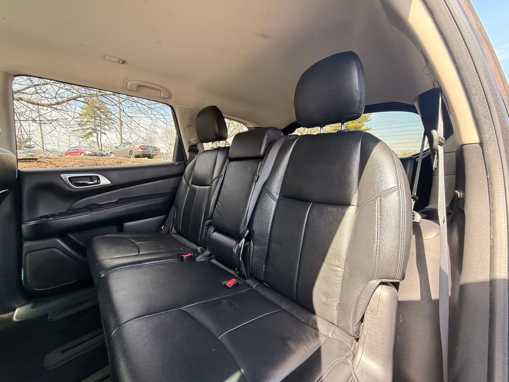 Used 2016 Nissan Pathfinder SV image 13