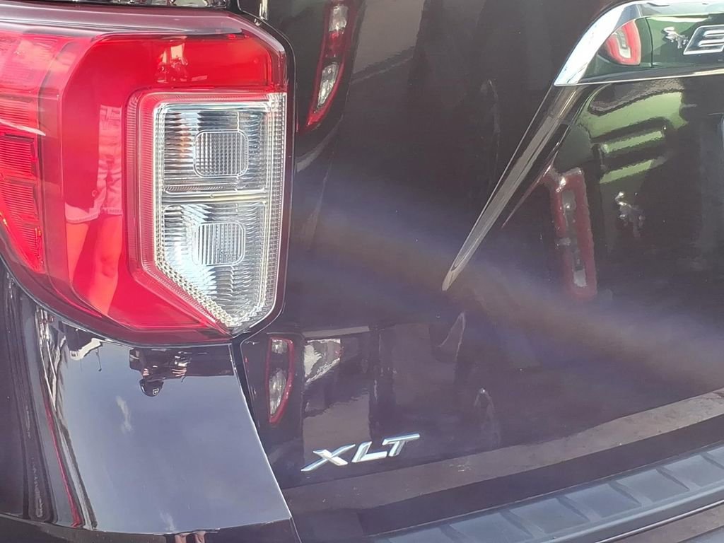 Used 2023 Ford Explorer XLT w/ Equipment Group 202A AWD/4WD image 4