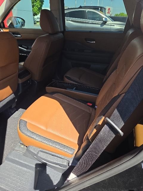 Used 2022 Nissan Pathfinder Platinum w/ Cargo Package AWD/4WD image 11