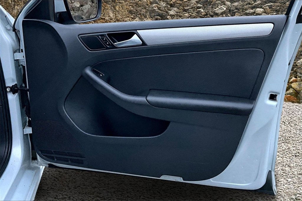 Used 2018 Volkswagen Jetta S w/ Cold Weather Package image 15