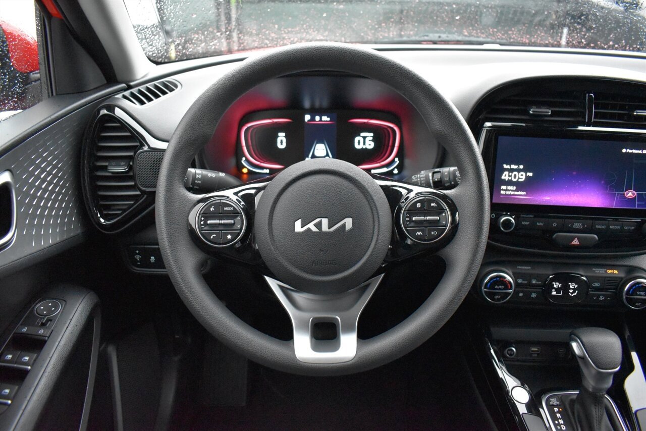 Used 2023 Kia Soul S FWD image 13