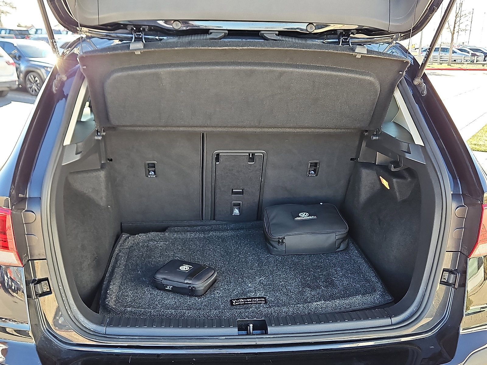 Certified 2022 Volkswagen Taos SEL w/ Panoramic Sunroof Package image 6