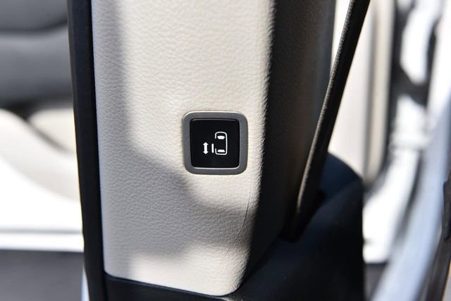 Used 2024 Chrysler Voyager LX image 22