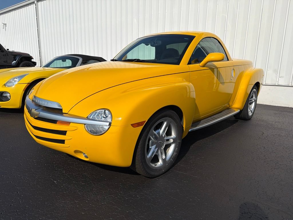 Used 2003 Chevrolet SSR w/ Preferred Equipment Group RWD image 6