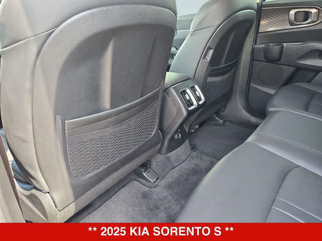 Used 2025 Kia Sorento S FWD image 17