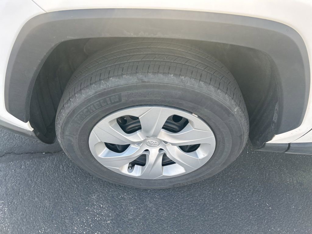 Used 2023 Toyota RAV4 LE image 15