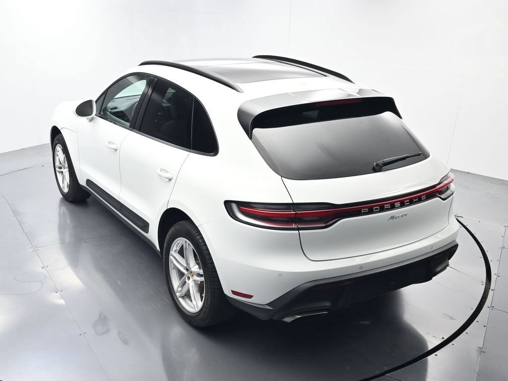 Certified 2022 Porsche Macan AWD/4WD image 36