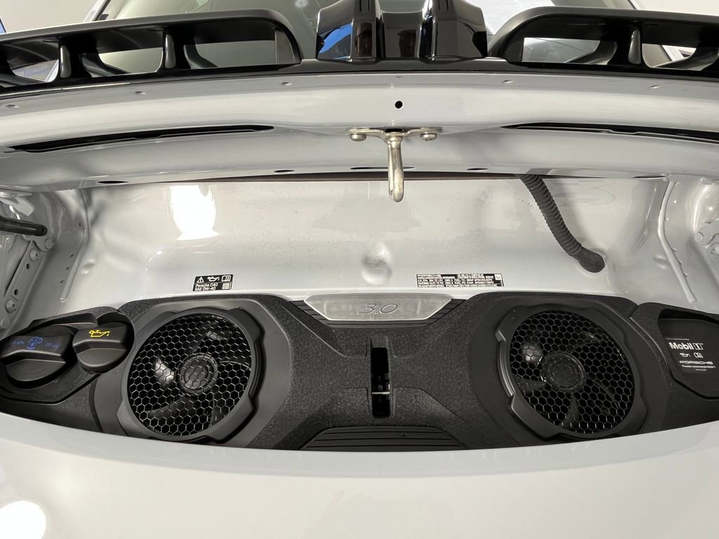 Used 2025 Porsche 911 Carrera RWD image 18