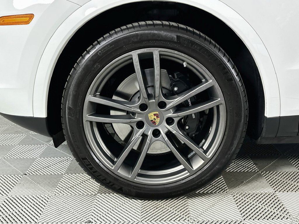Used 2022 Porsche Cayenne S AWD/4WD image 32