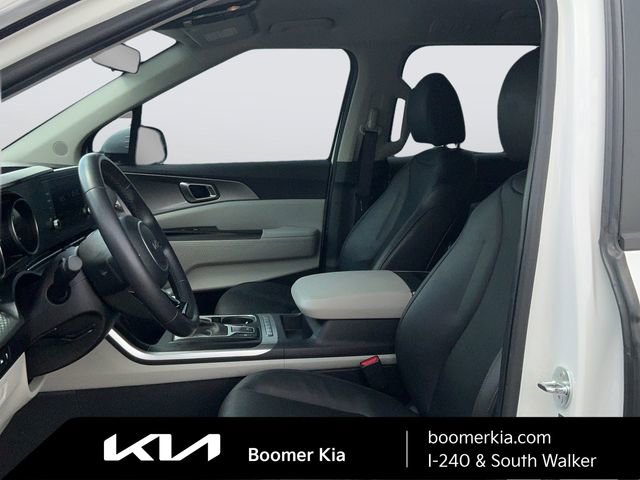 Used 2024 Kia Carnival LX image 18