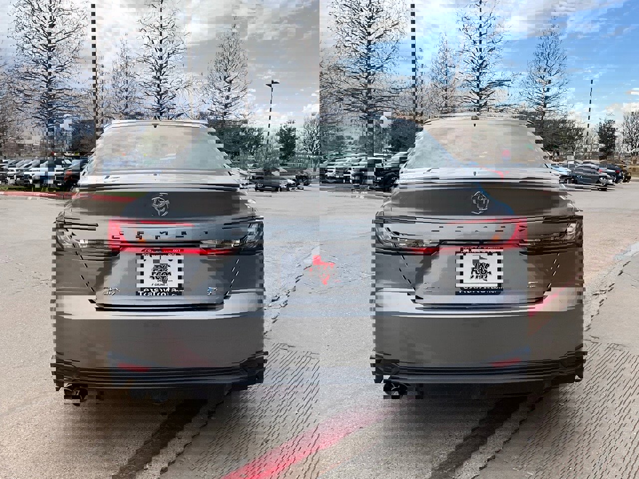 Used 2025 Toyota Camry SE image 7