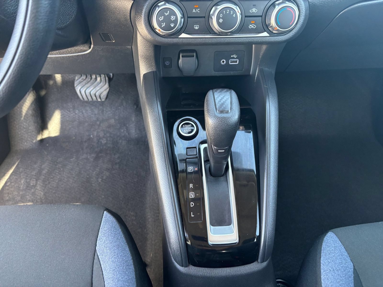 Used 2025 Nissan Versa SV FWD image 38