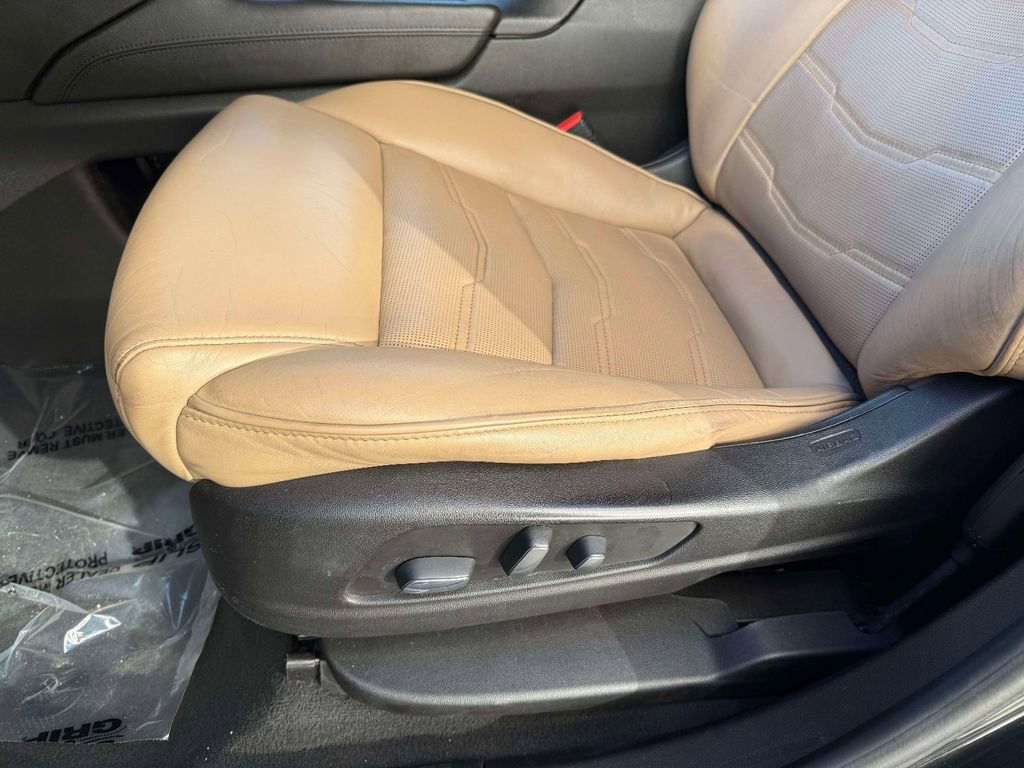 Used 2018 Cadillac XT5 Platinum image 3