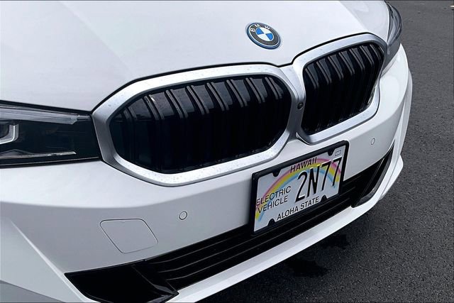 Used 2024 BMW 330e w/ Convenience Package RWD image 30