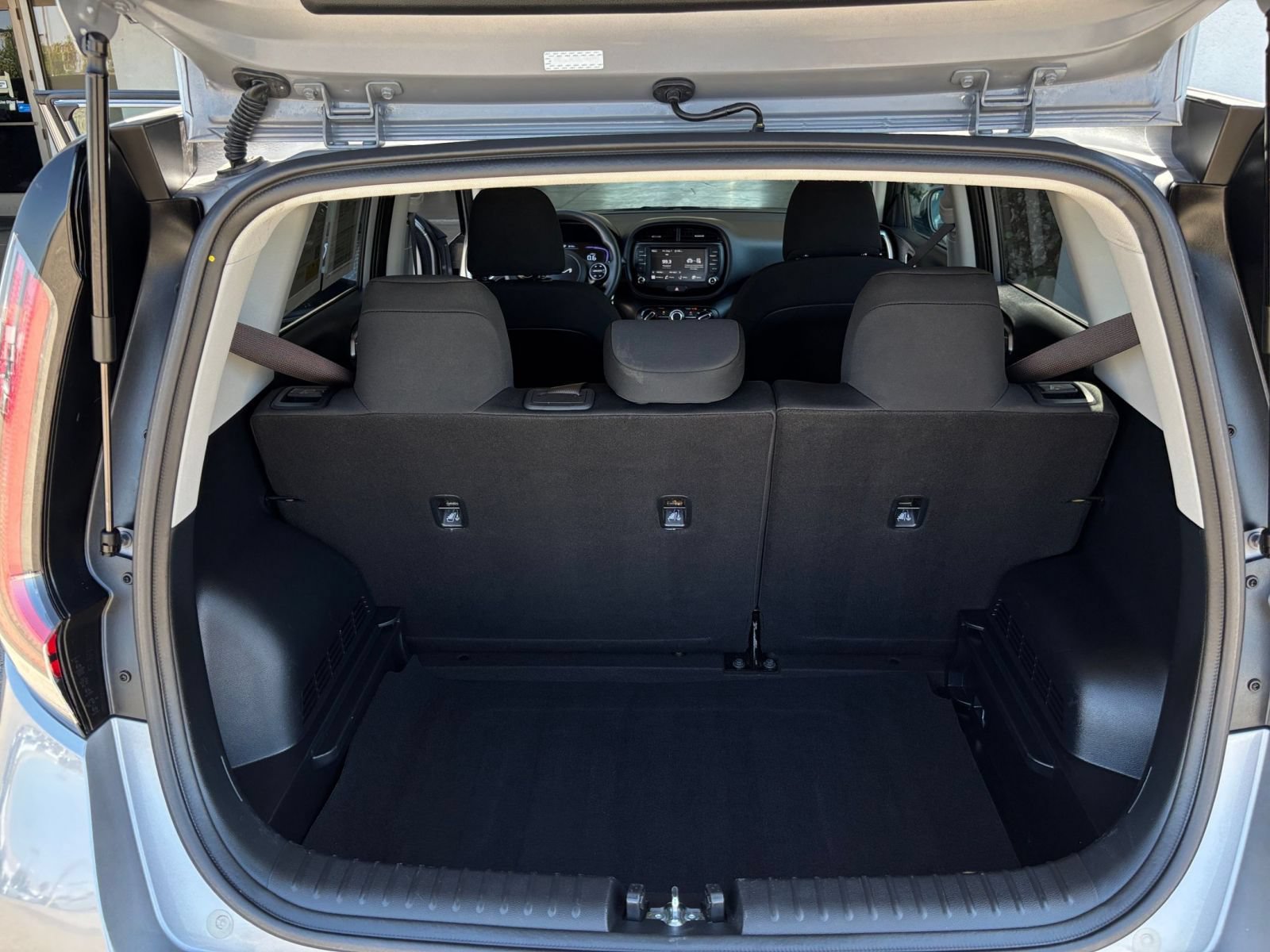 Used 2025 Kia Soul LX w/ LX Technology Package FWD image 24